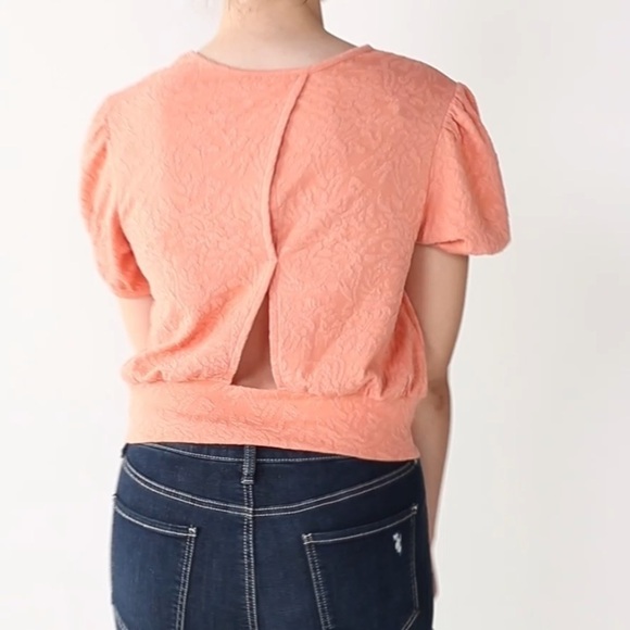 Juniors' SO® Puffed Sleeve Cutout
Back Top Size M - Picture 2 of 3